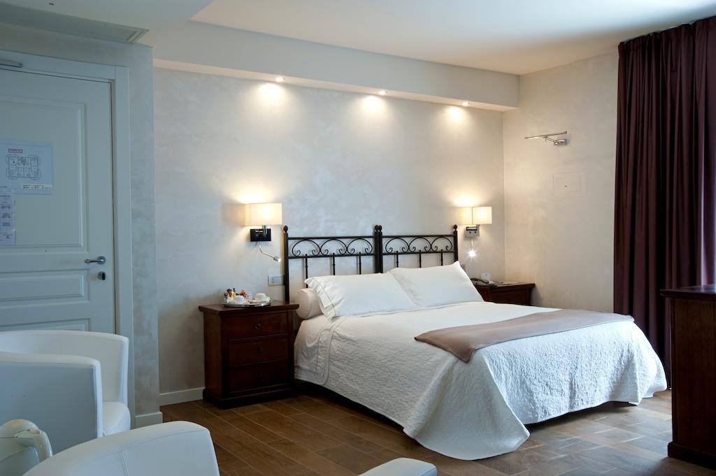 Hotel Ferro Di Cavallo Pavullo nel Frignano Habitación foto